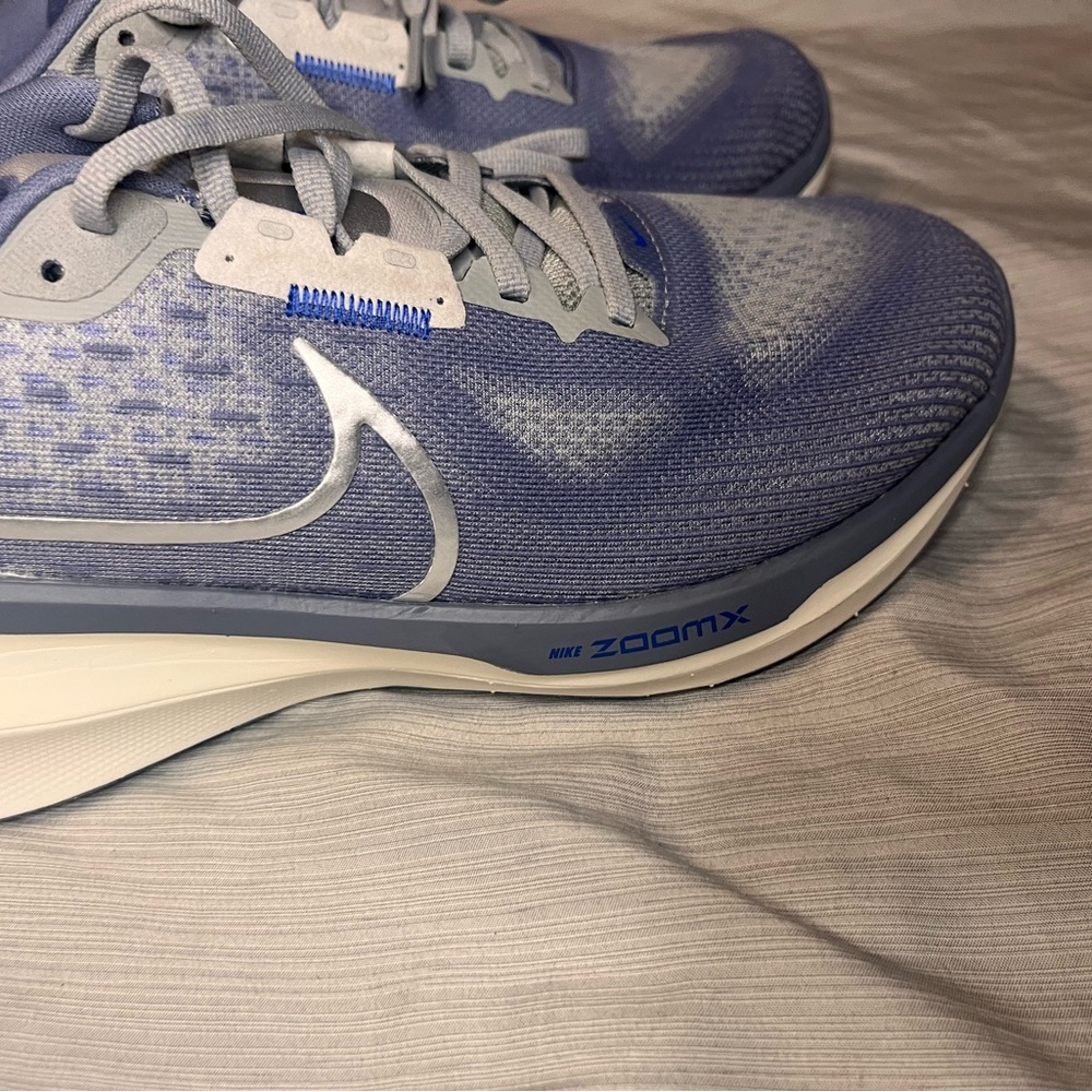 Nike Vomero 17 running shoes.